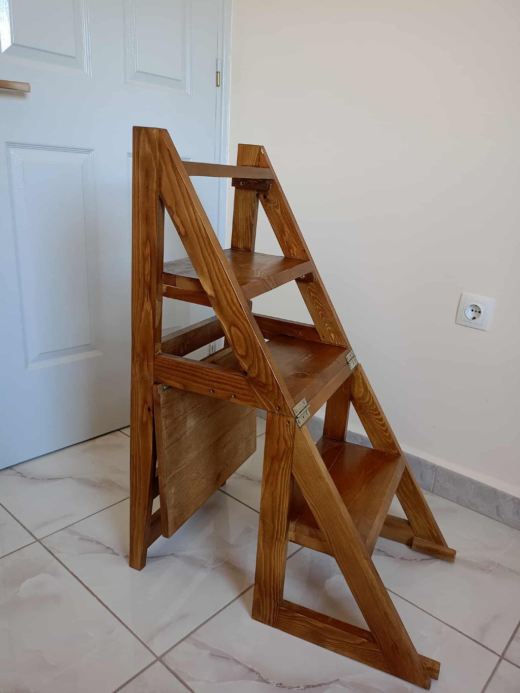 كرسي و سلم في نفس الوقت - chaise escabeau